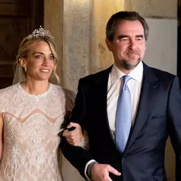 Χρυσή Βαρδινογιάννη | Γιατί ήταν "έξυπνο" το σχέδιο στα σκουλαρίκια που επέλεξε για το νυφικό της look