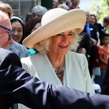 H βασίλισσα Καμίλα έσπασε το πρωτόκολλο