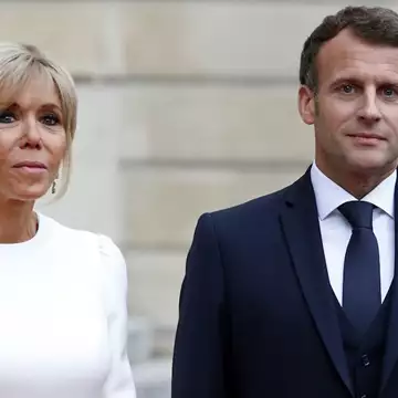Emmanuel Macron | Με αυτόν τον τρόπο η Brigitte Macron τον έχει πάντα δίπλα της