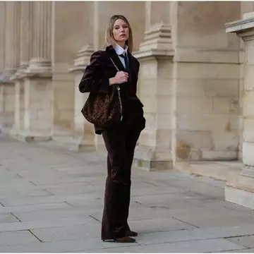 Το καφέ κοστούμι είναι τάση | 5 styling tips για να το φορέσετε με updated τρόπο