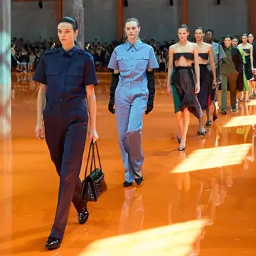 Prada SS26 | Η αντιπαράθεση ως πράξη δημιουργίας