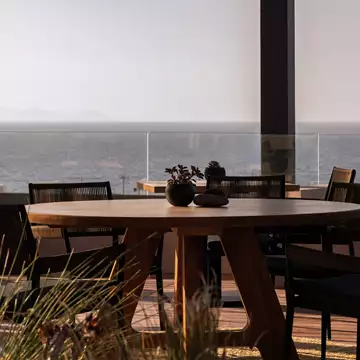 Eat Chic | Το Maitr & Margarita δίνει γεύση στο Domes Novos Santorini και στο φετινό μας καλοκαίρι