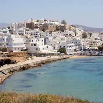 "Βρίσκεις σπίτι κάτω από 100.000 ευρώ": Το κυκλαδίτικο νησί που σαγηνεύει τους Γάλλους συνταξιούχους