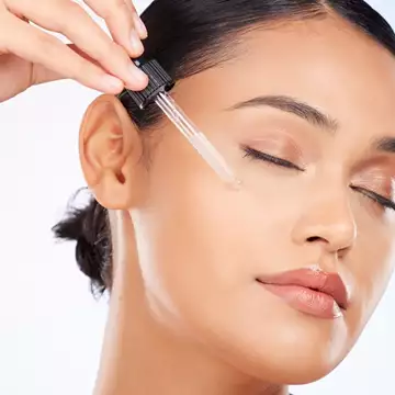 Goodbye Wrinkles | Οι καλύτεροι οροί προσώπου με ρετινόλη και υαλουρονικό οξύ