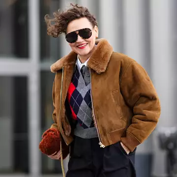 Μπήκε ο Νοέμβριος | Τα καλύτερα looks για γυναίκες άνω των 50