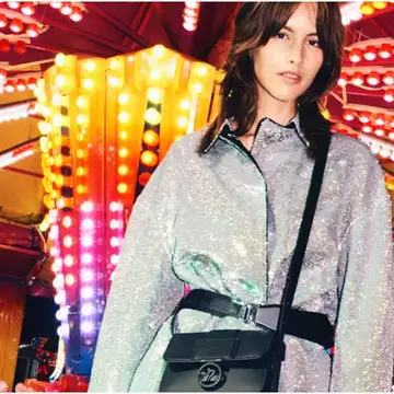 Paris is a Party | Τα festive looks που προτείνει η Longchamp