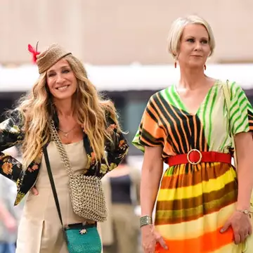 Gray is the New Chic | 5 τρόποι να ανανεώσετε τα γκρίζα μαλλιά σας με ανταύγειες