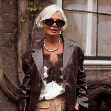 Τα μυστικά των stylish γυναικών άνω των 50 για κομψά χειμερινά looks