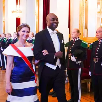 Προβληματισμός στη Νορβηγία | Θα λάβει ο σαμάνος Durek Verrett βασιλικό τίτλο;