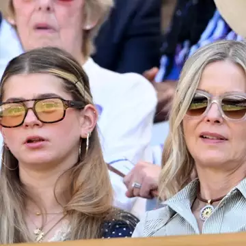 Η λαίδη Helen Taylor και η κόρη της Eloise μαζί με την Kate Middleton στο Wimbledon