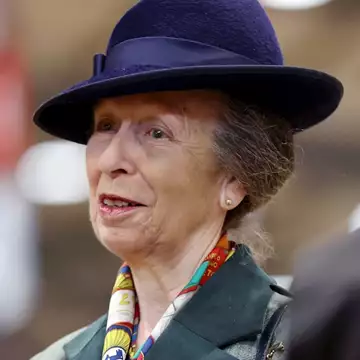 Η πιο τολμηρή εμφάνιση της πριγκίπισσας Άννας! H μέρα που έσπασε το πρωτόκολλο στον γάμο της πριγκίπισσας Diana