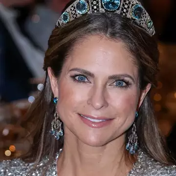 Πριγκίπισσα Μadeleine | Έλαμψε με την ιστορική τιάρα "kokoshnik" στην τελετή απονομής των βραβείων Νόμπελ,