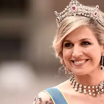 Με περισσότερους από 380 πολύτιμους λίθους, η τιάρα Mellerio που επέλεξε η Maxima της Ολλανδίας στην Αθήνα