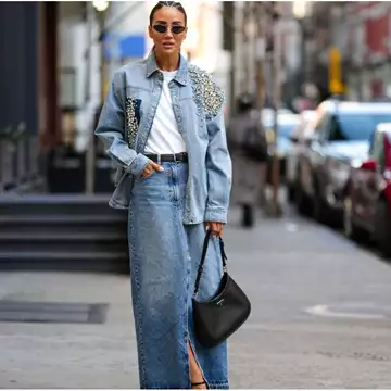 Πέντε looks που μπορείτε να κάνετε με μια φούστα αυτή την εποχή