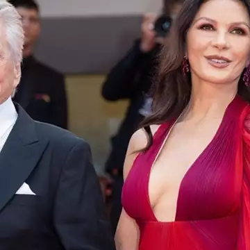 Catherine Zeta-Jones | Το καυτό φιλί στον 80χρονο σύζυγό της, Michael Douglas