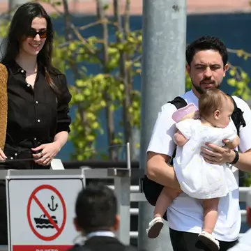 Βενετία | Η αναχώρηση της πριγκίπισσας Rajwa και του πρίγκιπα Hussein με τη μικρή Iman