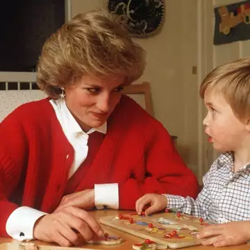 Πρίγκιπας William | Οι σπάνιες ανέκδοτες φωτογραφίες του με την Diana