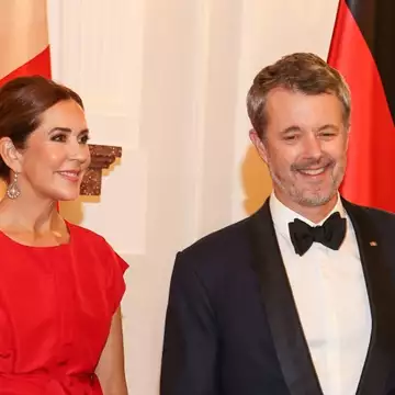 Βασίλισσα Mary | Τo μυστικό πίσω από τα σκουλαρίκια που επέλεξε σε επίσημο γεύμα στη Γερμανία