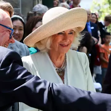 Όταν η έφηβη βασίλισσα Καμίλα απέφυγε σίγουρη σεξουαλική επίθεση με το τακούνι της