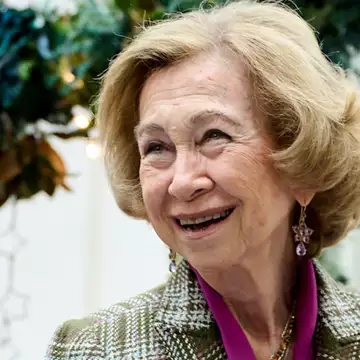 Bασίλισσα Σοφία | To Νο1 δημοφιλές ελληνικό κόσμημα που πρόσθεσε στην εκκεντρική της εμφάνιση