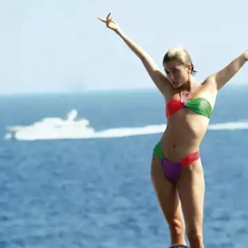 H εκκεντρική πόζα της Marie Chantal με μπικίνι στην Κυανή Ακτή πριν από τον γάμο της αδελφής της, Pia