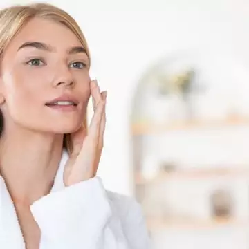 Απολέπιση προσώπου | Το απαραίτητο βήμα σε κάθε skincare ρουτίνα για επιδερμίδα που δείχνει νεότερη