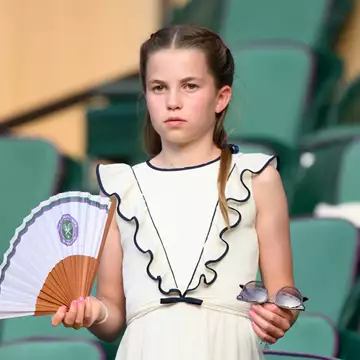 Πριγκίπισσα Charlotte: Το φόρεμά της στο "Together at Christmas" θύμισε την iconic εμφάνιση της πριγκίπισσας Diana