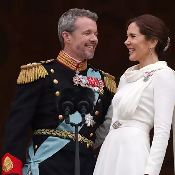 Βασιλιάς Frederik | Αποκαλύφθηκε η νέα του υπογραφή (και έχει μία σημαντική ομοιότητα με του βασιλιά Καρόλου)