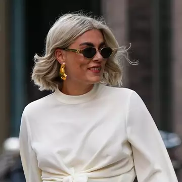 Πώς να ανανεώσετε τα γκρίζα μαλλιά σας με μπαλαγιάζ