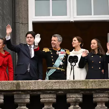 Η στιγμή που ο πρίγκιπας Frederik ανακηρύσσεται βασιλιάς της Δανίας