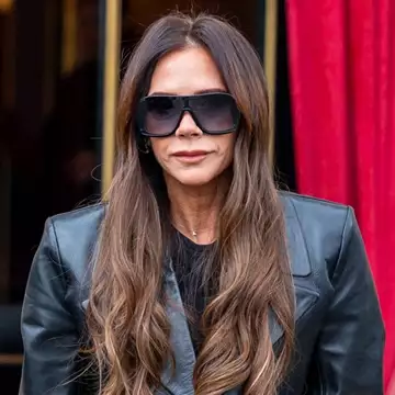 Η Victoria Beckham υιοθέτησε ήδη το μεγαλύτερο nail trend της άνοιξης