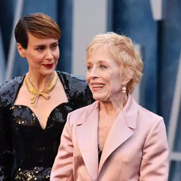 "Είσαι απλώς ο κόσμος μου" | Η Sarah Paulson εύχεται στη σύντροφό της, Holland Taylor για τα γενέθλιά της