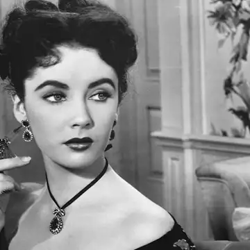 7 vintage αρώματα που εξακολουθούν να έχουν φανατικό κοινό