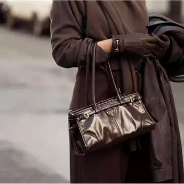 Οι τσάντες στις οποίες αξίζει να επενδύσετε τώρα που έχει εκπτώσεις