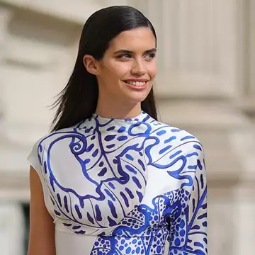 5 έλαια που καταπολεμούν το φριζάρισμα κι αφήνουν τα μαλλιά απόλυτα λεία κι απαλά