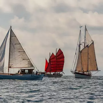 Surfing On The Art Waves | Τελευταία ευκαιρία να δείτε την έκθεση που ενώνει την εικαστική τέχνη με τη θάλασσα