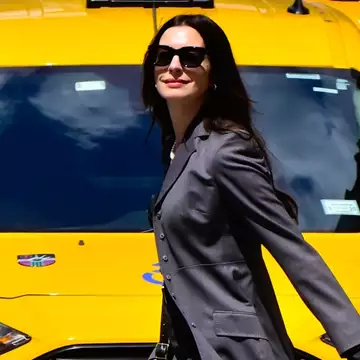 Όλες οι εμφανίσεις στο The Devil Wears Prada 2 μέχρι στιγμής και το κόσμημα των 22.000 ευρώ της Anne Hathaway