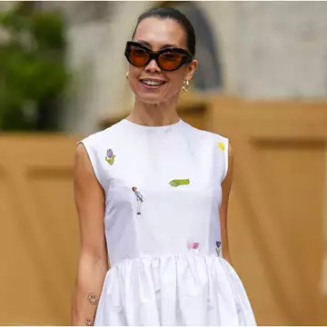 Μπήκε ο Αύγουστος | Τα πιο κομψά looks για γυναίκες άνω των 50