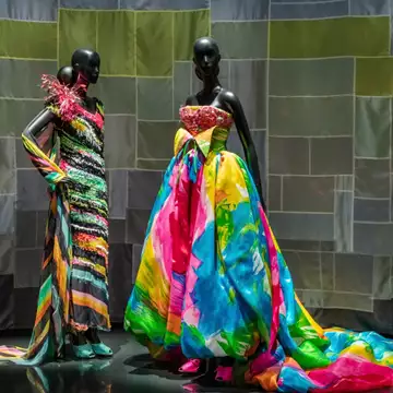 Οι εντυπωσιακές εικόνες από την έκθεση Christian Dior: Designer of Dreams στη Σεούλ