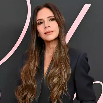 Victoria Beckham | Η "παλιά" τάση που υιοθέτησε είναι τόσο κομψή, όσο και πρακτική