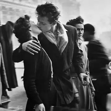 The Kiss by the Hotel de Ville | Πέθανε η γυναίκα της διάσημης φωτογραφίας του Robert Doisneau