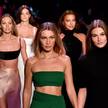 Celebrity Approved | 7 συνταγές ομορφιάς για λαμπερή επιδερμίδα και απαλά μαλλιά