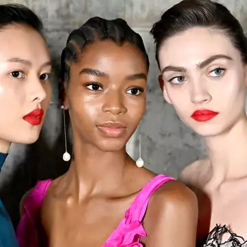 Τα χτενίσματα που πρέπει να αποφύγετε για υγιή και δυνατά μαλλιά