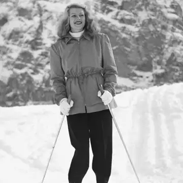 Τι φορούν οι fashion experts στα χιόνια | Αυτά τα Après-Ski σύνολα θα σας εμπνεύσουν