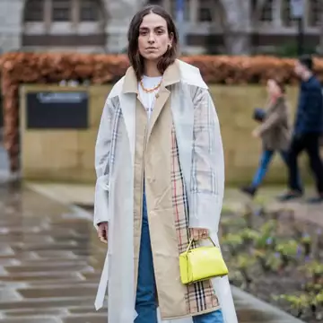 10 looks που είναι ιδανικά για τις πρώτες βροχερές ημέρες του φθινοπώρου