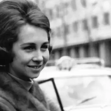 Όταν η 14χρονη Σοφία της Ισπανίας παρευρέθηκε στη στέψη της ξαδέλφης της, βασίλισσας Ελισάβετ της Αγγλίας