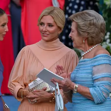 Marie Chantal | Με χαλαρό και σοφιστικέ στυλ με φόντο το ηλιοβασίλεμα