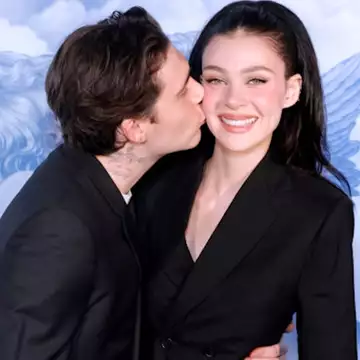 Οι royals experts προειδοποιούν τον Brooklyn Beckham: "Μην ρισκάρεις τους οικογενειακούς δεσμούς όπως ο πρίγκιπας Harry"