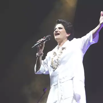 "Καλό καλοκαίρι" με την Άλκηστη Πρωτοψάλτη στον Κήπο του Μεγάρου