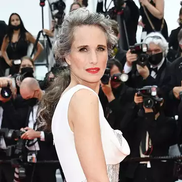 7 τρόποι να μετατρέψετε τα γκρίζα μαλλιά σας στο απόλυτο beauty statement